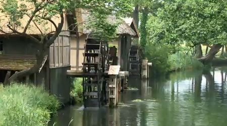 長野県安曇野市の 大王わさび農場 の水車は見てみたい ドラマのロケ地にも 水車と小川がきれいな場所 今日のネタ